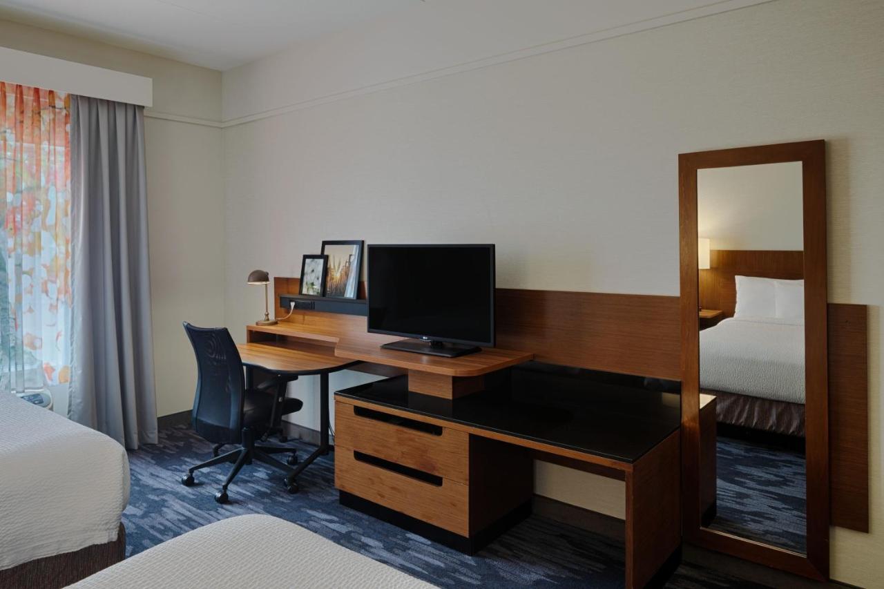 Queen Room with Two Queen Beds - Non-Smoking